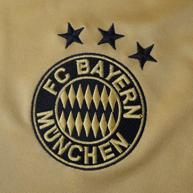 Bayern München 04/05 Season Away Retro Football Jersey