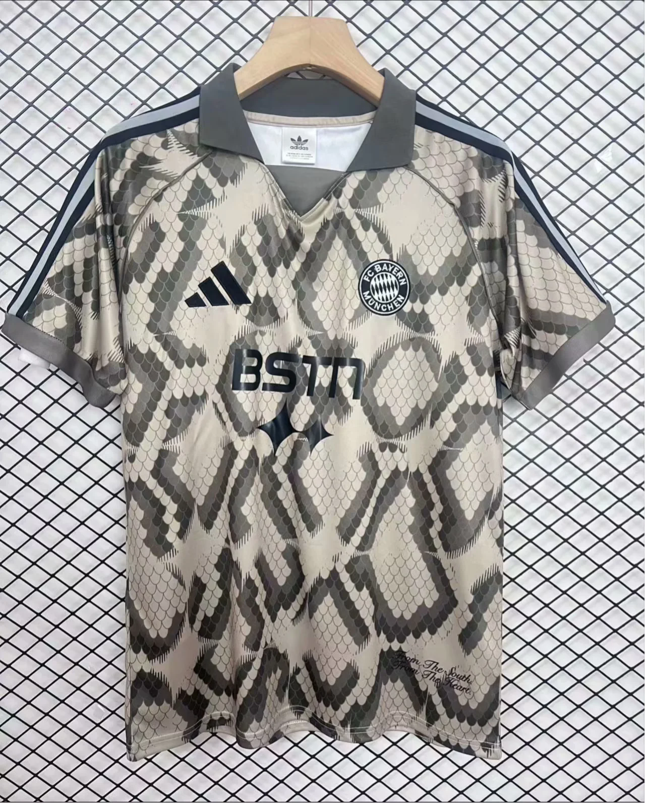 Bayern München New Polo Neck Polokragen Tshirt Paradise Edition