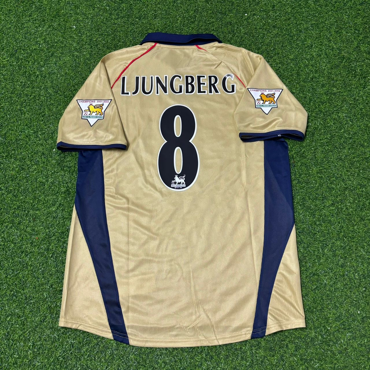 Fredrik Ljungberg #8 Arsenal 2001-2002 Away Golden Kids Retro Football Jersey Kit