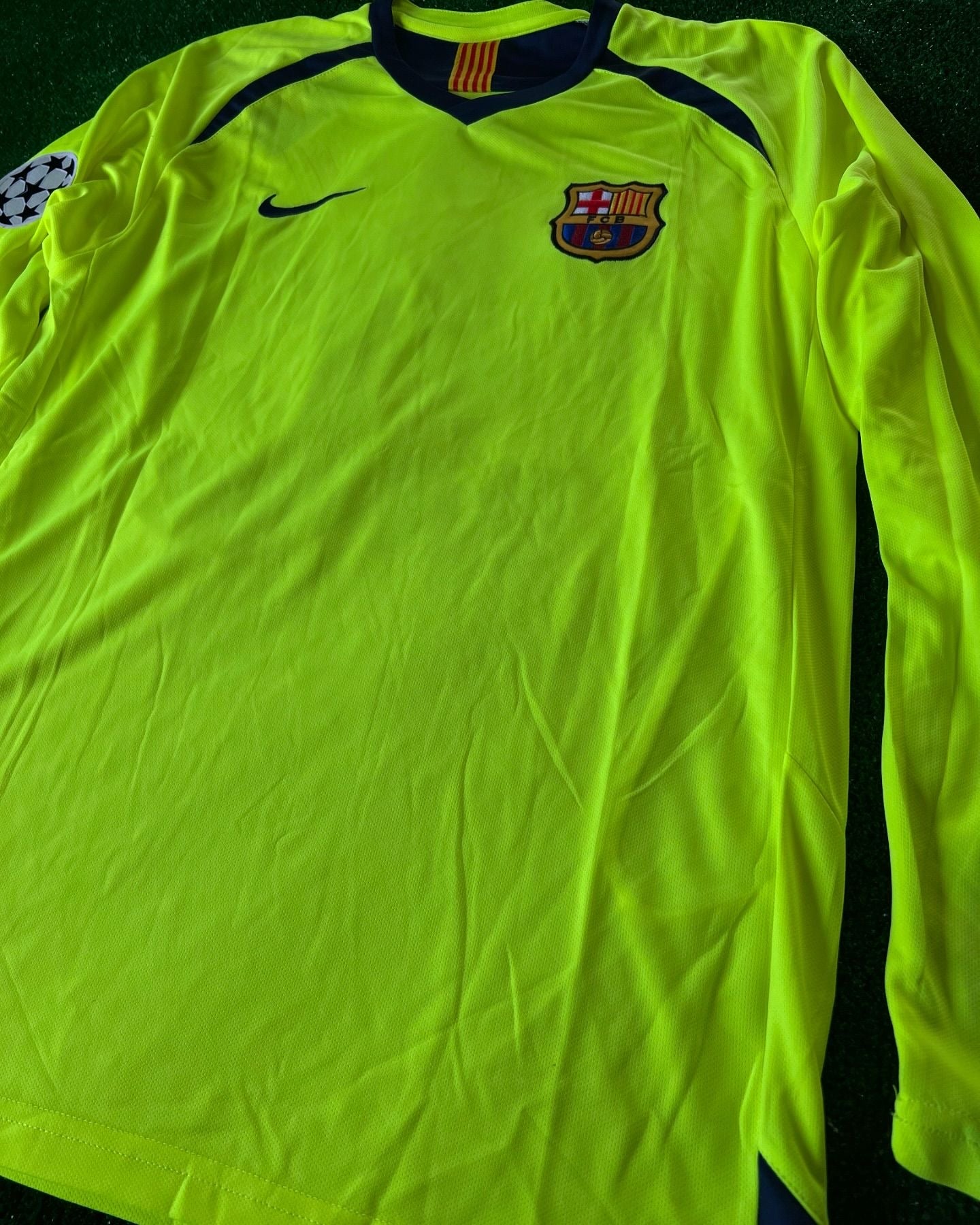 Xavi Hernandez Barcelona 2005-2006 Yellow Green Retro Long Sleeve Football Jersey Kit