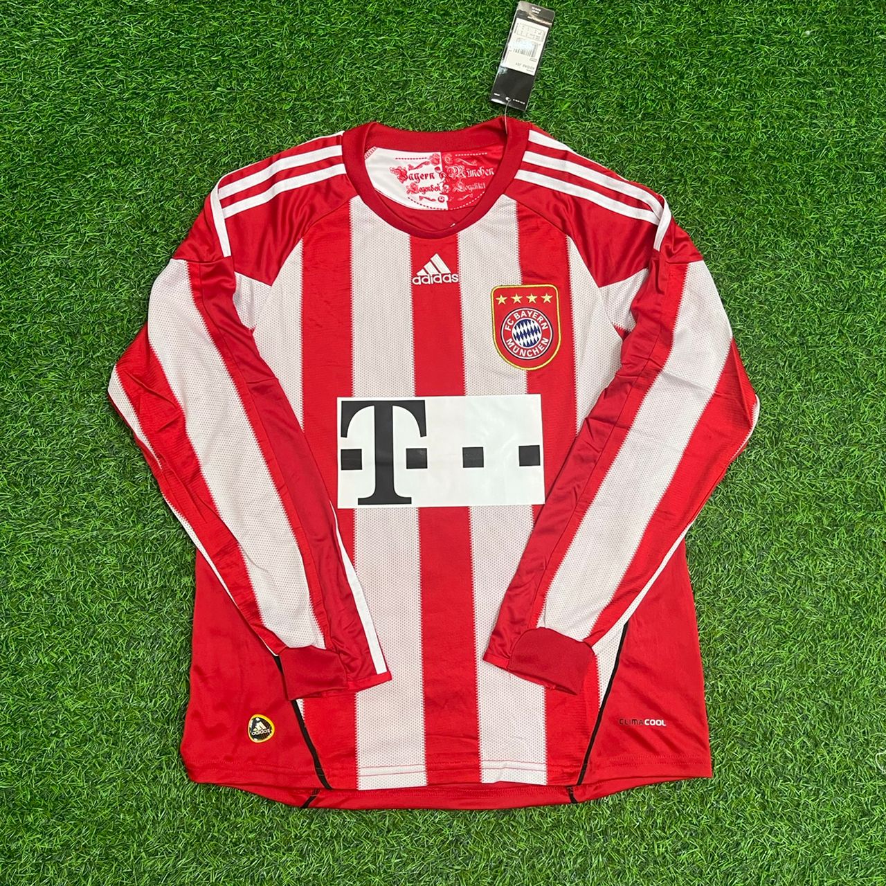 Ivica Olic FC Bayern Munich 2010/11 Red Retro Football Jersey
