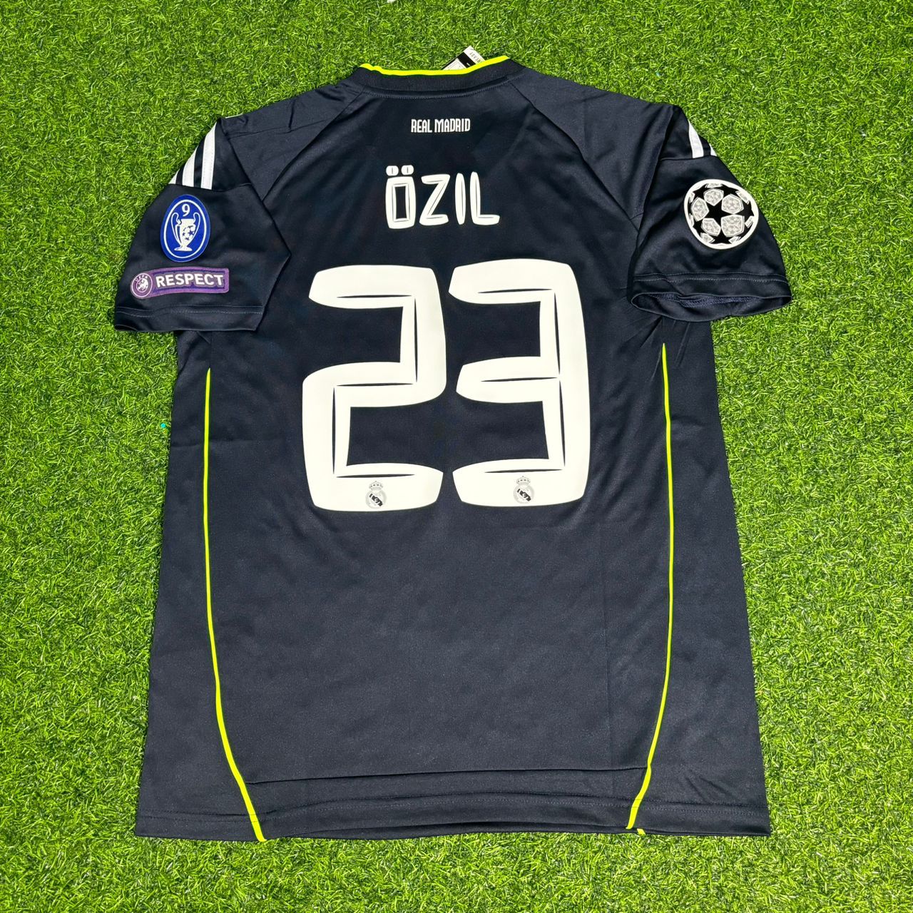 Mesut Özil 2010-2011 Retro Football Jersey
