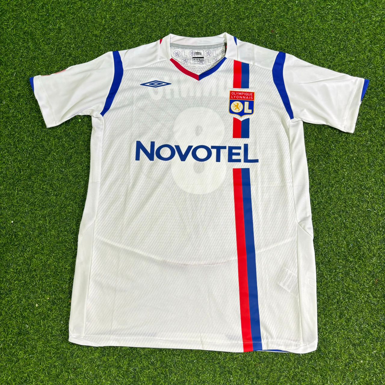 Juninho Pernambucano Olympique Lyonnais 2008 2009 Home White Retro Football Jersey Kit