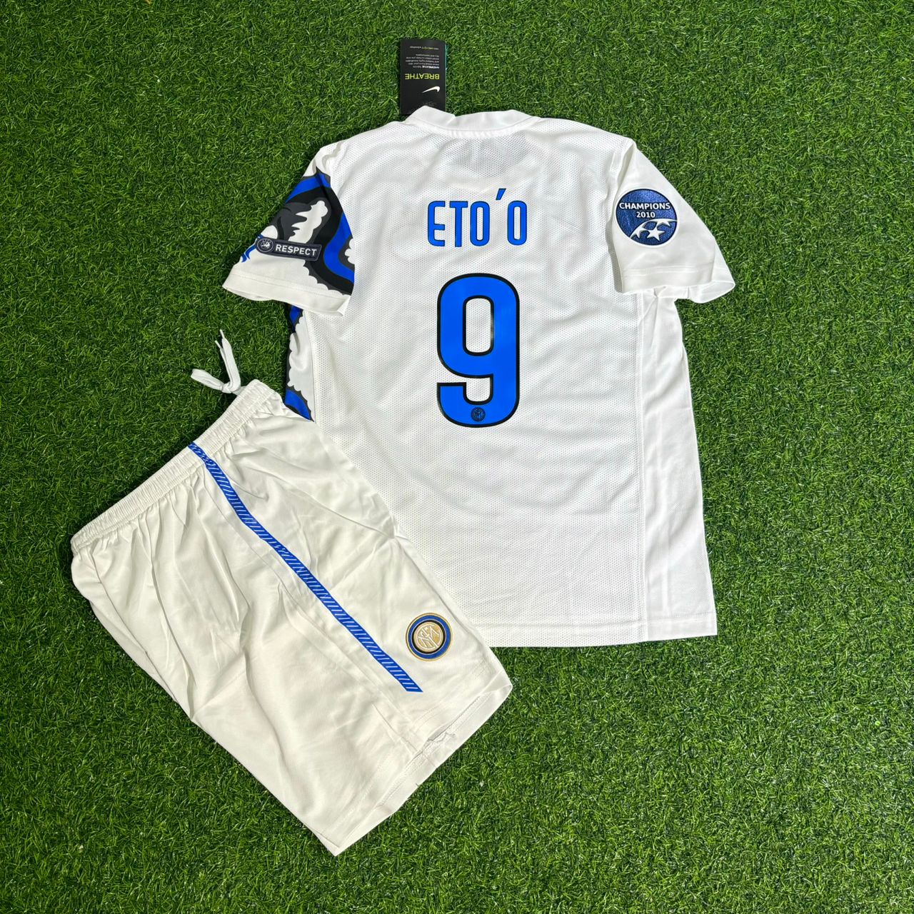 Samuel Eto’o Inter 2010 2011 White Dragon Retro Kids Football Jersey Kit