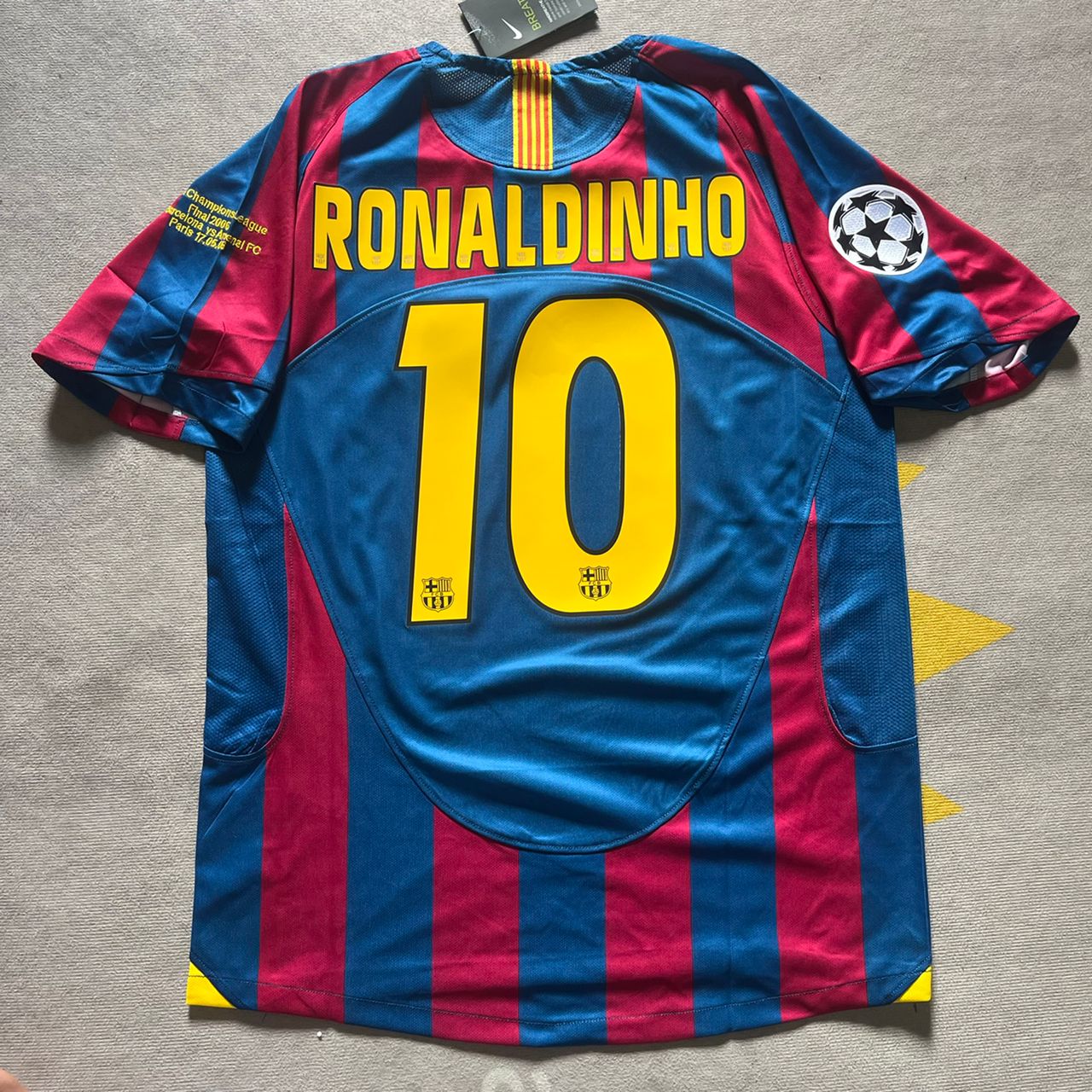 Ronaldinho Gaucho Barcelona 2006 Final Retro Short Sleeve Football Jersey Kit