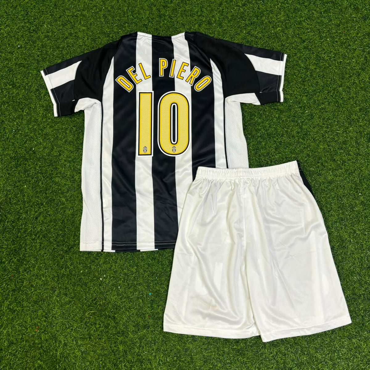 Alessandro Del Piero Juventus 2004-2005 White & Black Kids Retro Football Jersey Kit