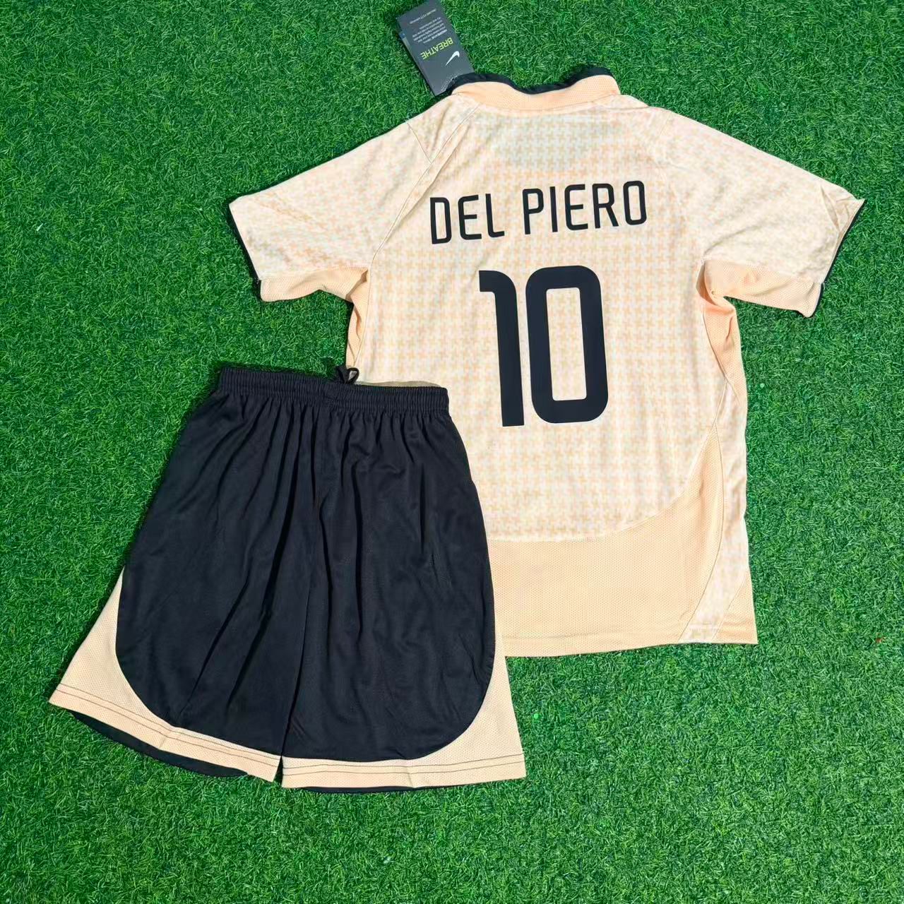 Alessandro Del Piero Juventus 2003/2004 Pink Retro Kids Football Jersey Kit