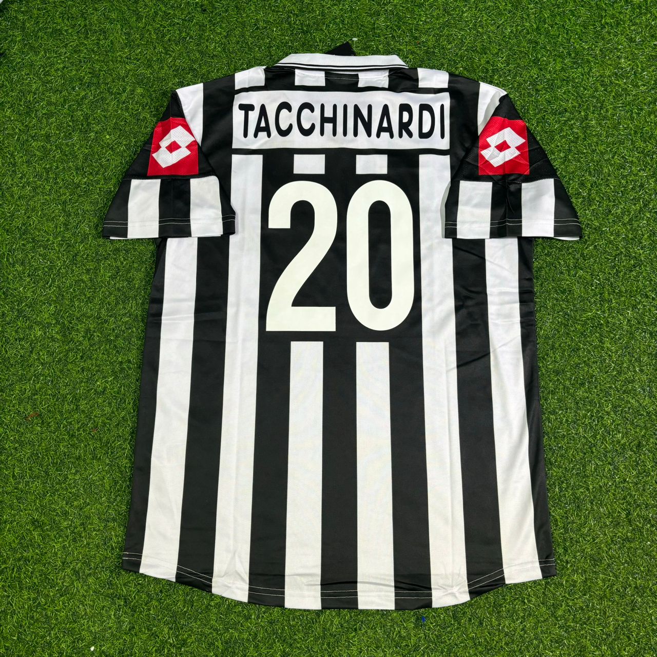 Alessio Tacchinardi Juventus 2001-2002 Retro Football Jersey Kit