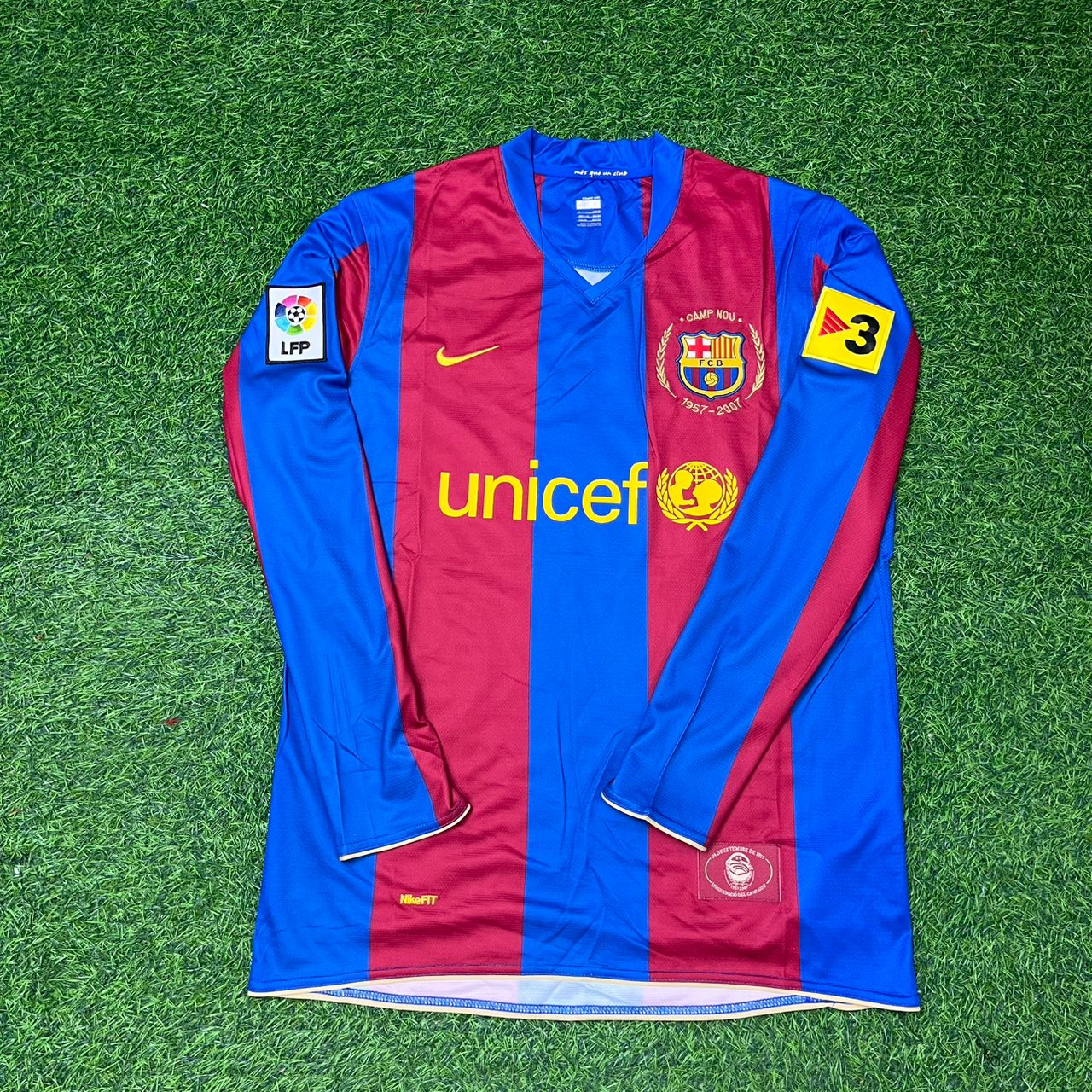 Andres Iniesta Barcelona 2007 Retro Football Jersey Kit