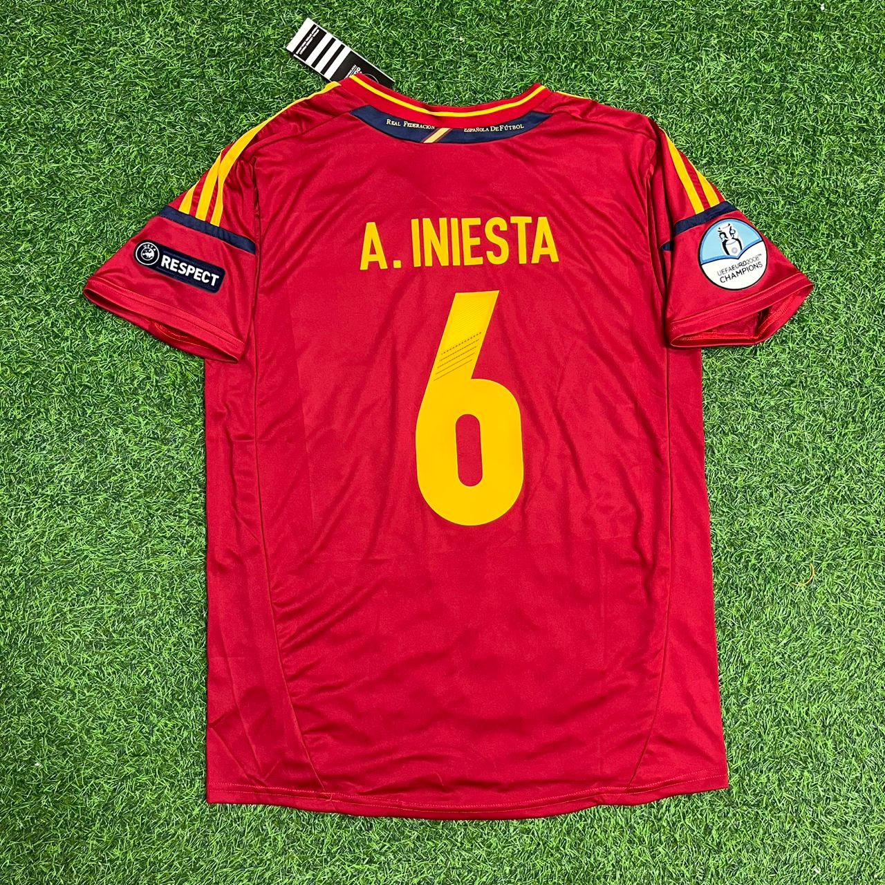 Spain EURO 2012 Andrés Iniesta Final Retro Football Jersey Kit