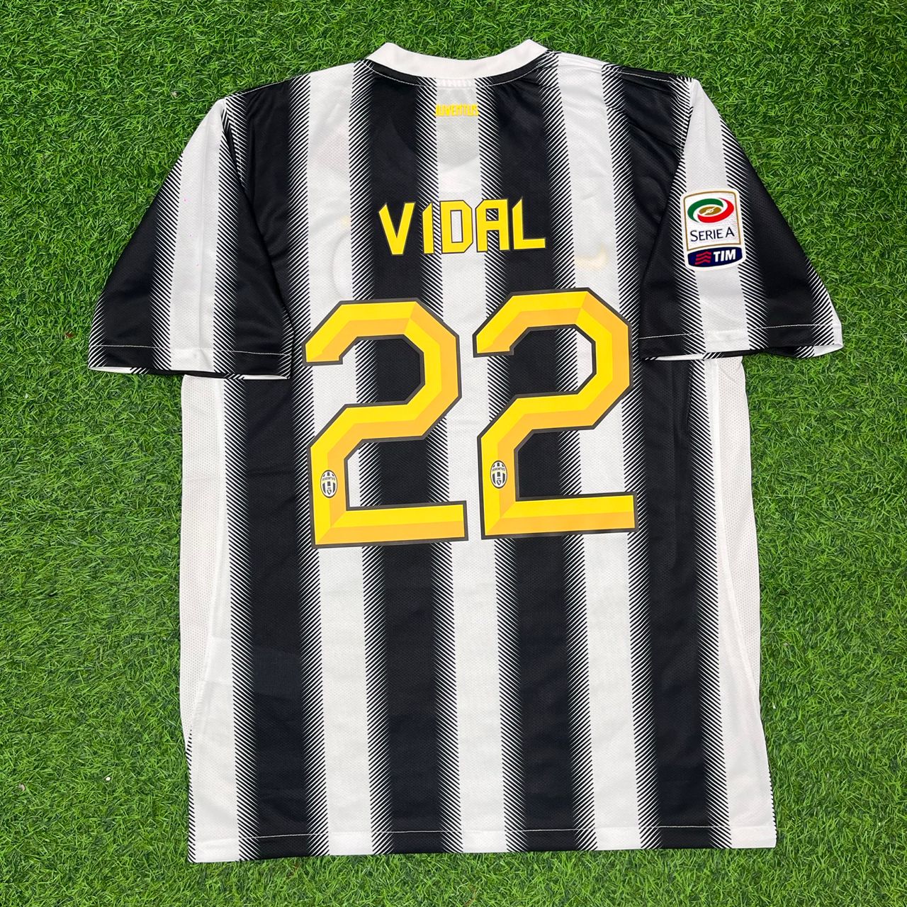 Arturo Vidal Juventus 2011-2012 Home Retro Football Jersey Kit