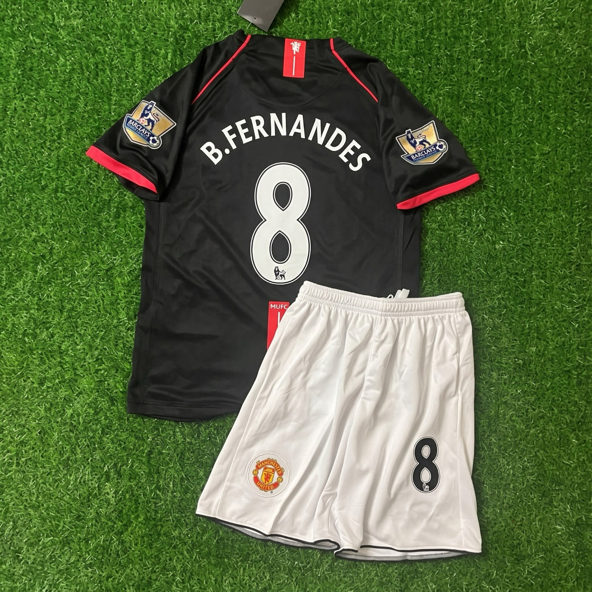 Bruno Fernandes #8 Manchester United Black Kids Football Jersey Kit for Children