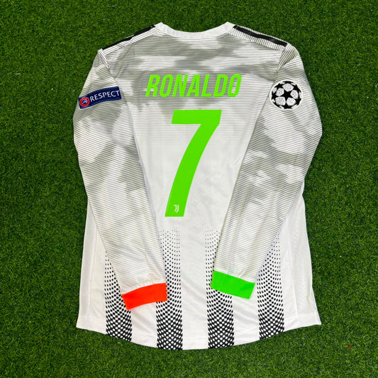 Cristiano Ronaldo #7 Juventus 2019-2020 Champions League Patch Long Sleeve Retro Football Jersey Kit