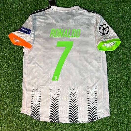 Cristiano Ronaldo 7 - Juventus 2019 - 20 Football Jersey Kit