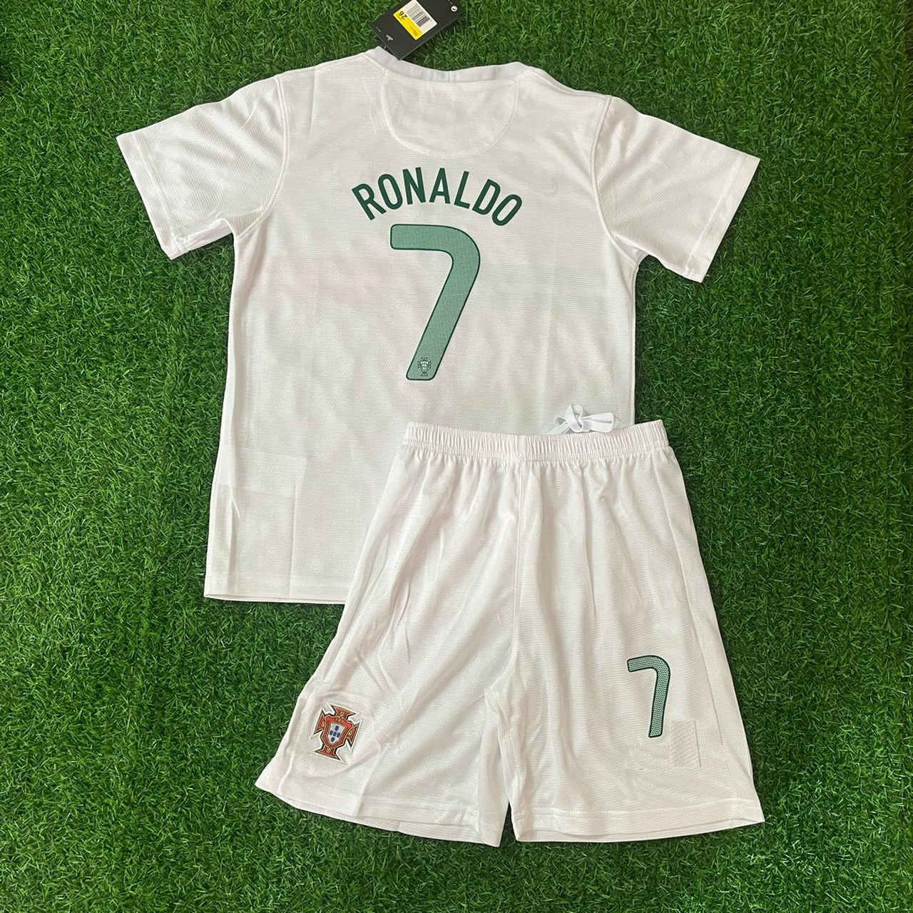 Cristiano Ronaldo Portugal 2012 White Ronaldo Kids Kit – Kit Jersey for Children – | KinderTrikot | Maillot Enfant