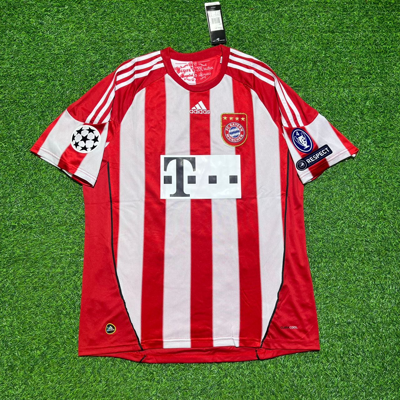 Daniel Van Buyten Bayern Munich 2010/11 Home Football Jersey
