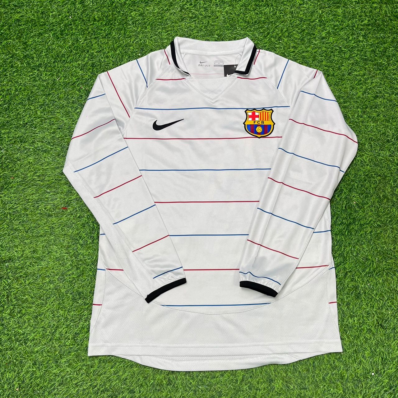 Edgar Davids #3 Barcelona 2003 2004 Away Long Sleeve Retro Football Jersey Collection