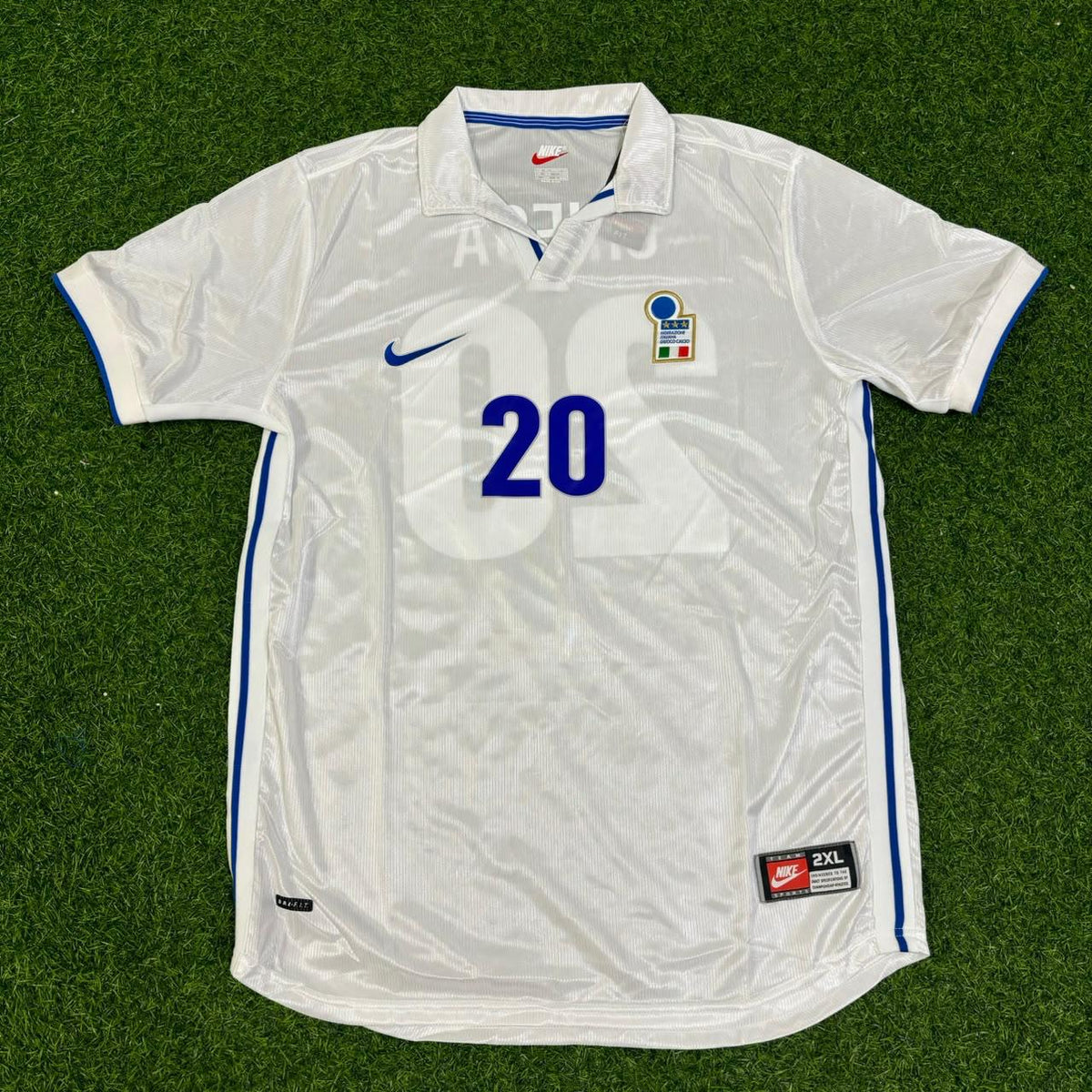 Enrico Chiesa #20 Italy 1998 World Cup Away White Retro Football Football Jersey