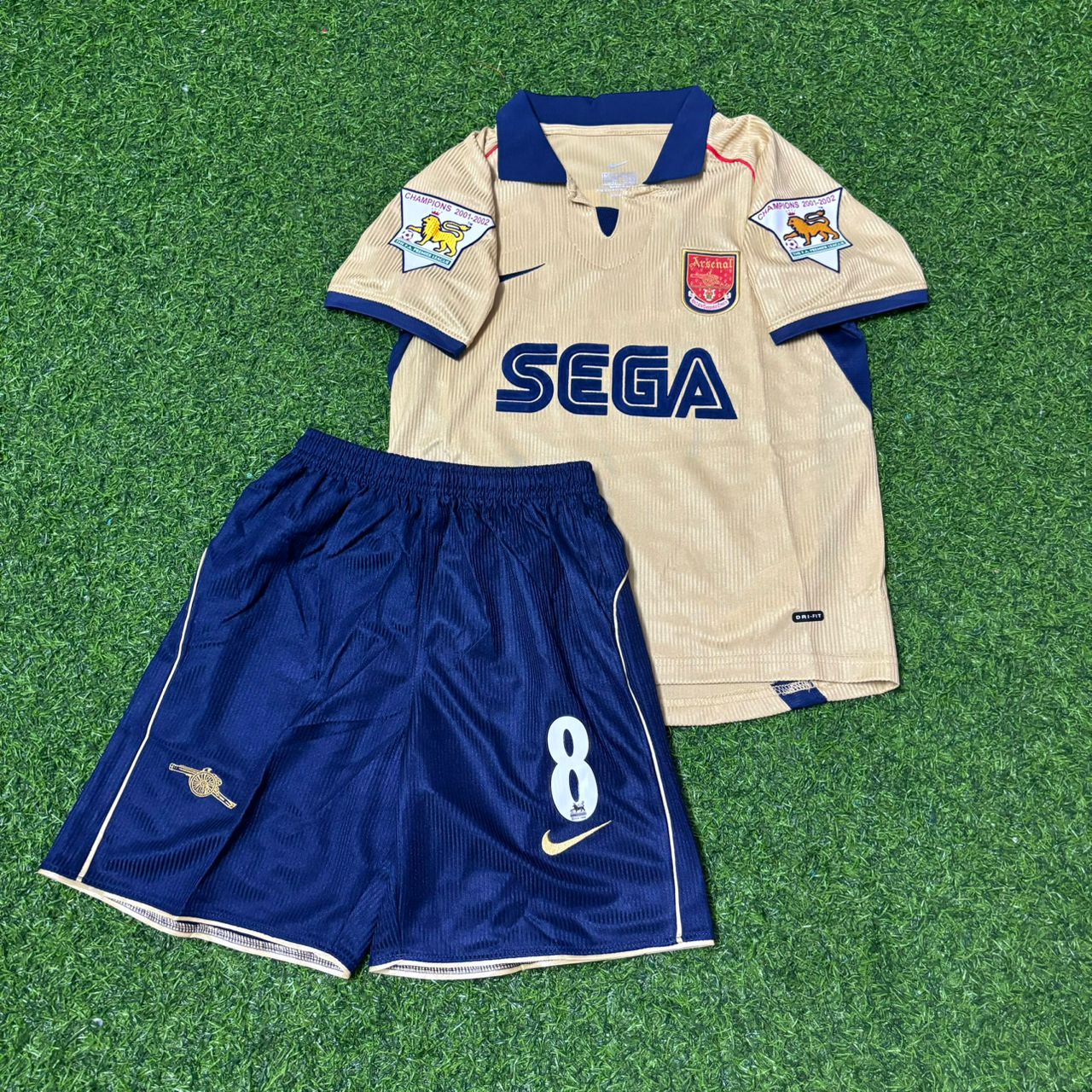 Fredrik Ljungberg #8 Arsenal 2001-2002 Away Golden Kids Retro Football Jersey Kit