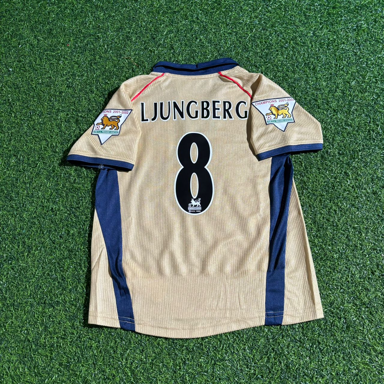 Fredrik Ljungberg #8 Arsenal 2001-2002 Away Golden Kids Retro Football Jersey Kit