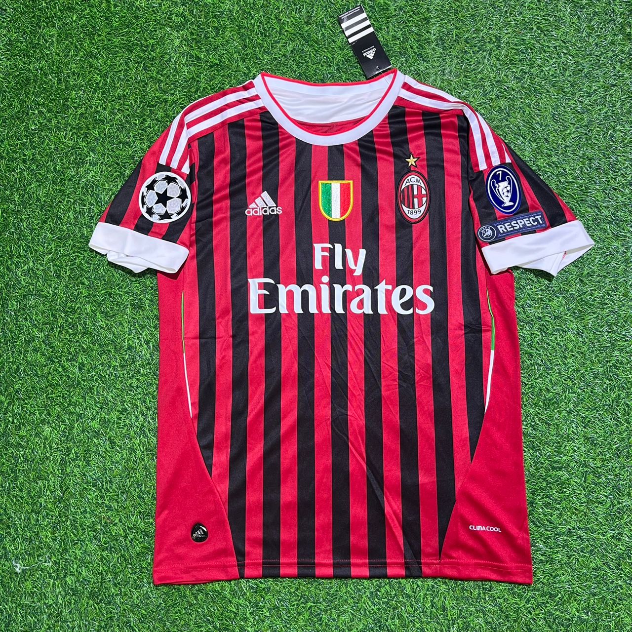 Gennaro Gattuso 8 - AC Milan Home 2011/12 Retro Football Jersey Kit