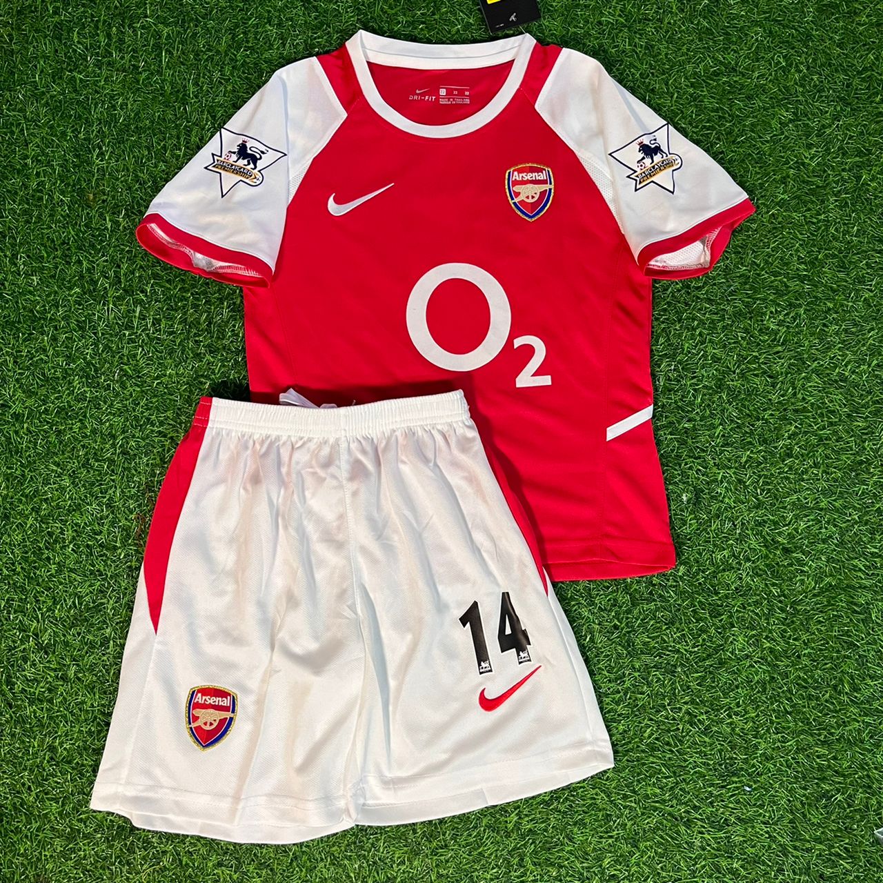 Thierry Henry Arsenal 2002/04 Home Kids Kit Football Jersey Kit for Children