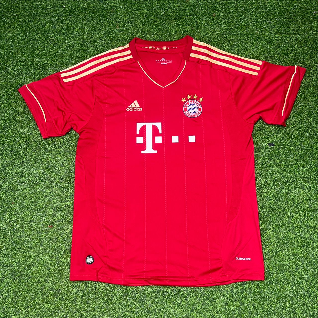 Ivica Olić #11 Bayern Munich 2011-2013 Football Jersey Kit