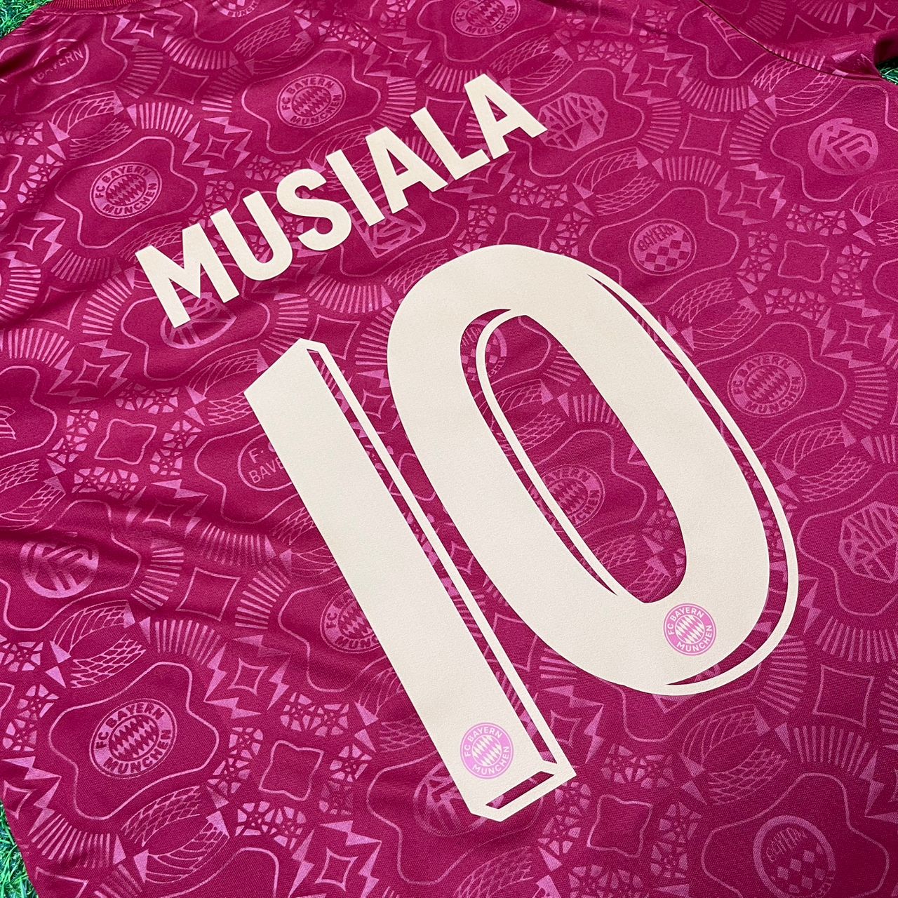 Jamal Musiala 10- Bayern München 125 Jahre Spezial-Edition Fußballtrikot Paradise Edition