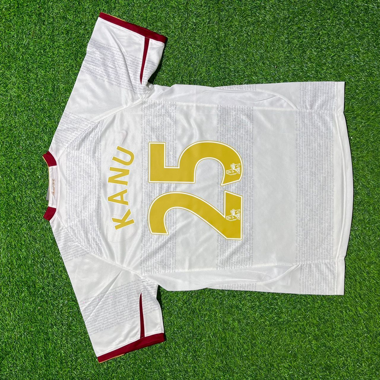 Kanu Arsenal 2004-2005 Away Retro White Football Jersey Kit