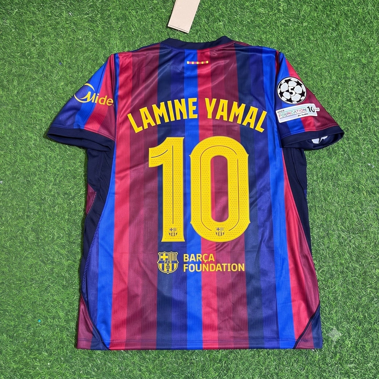 Lamine Yamal #10 Barcelona 2027 Champions League Patch Home Football Jersey