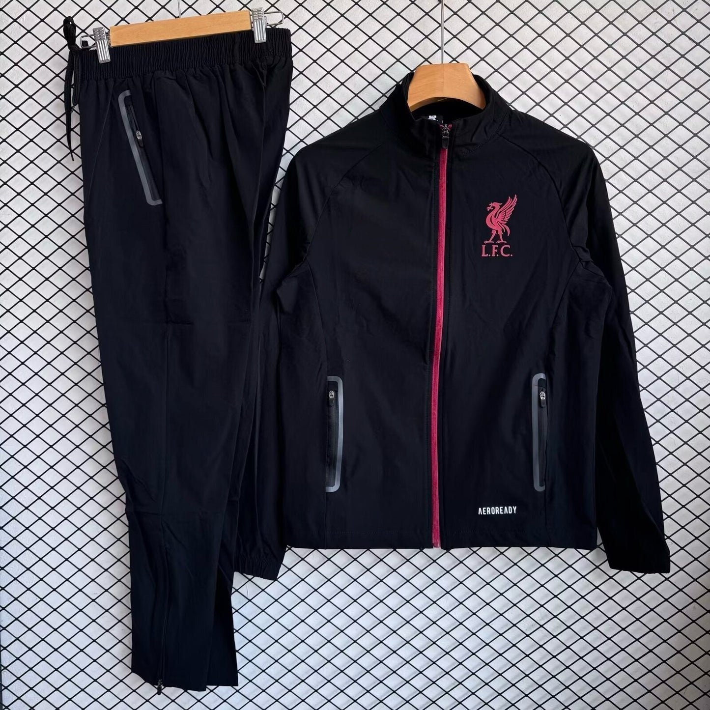 Liverpool 2025/2026 Tracksuit Windbreaker Jacket Pants Special Edition