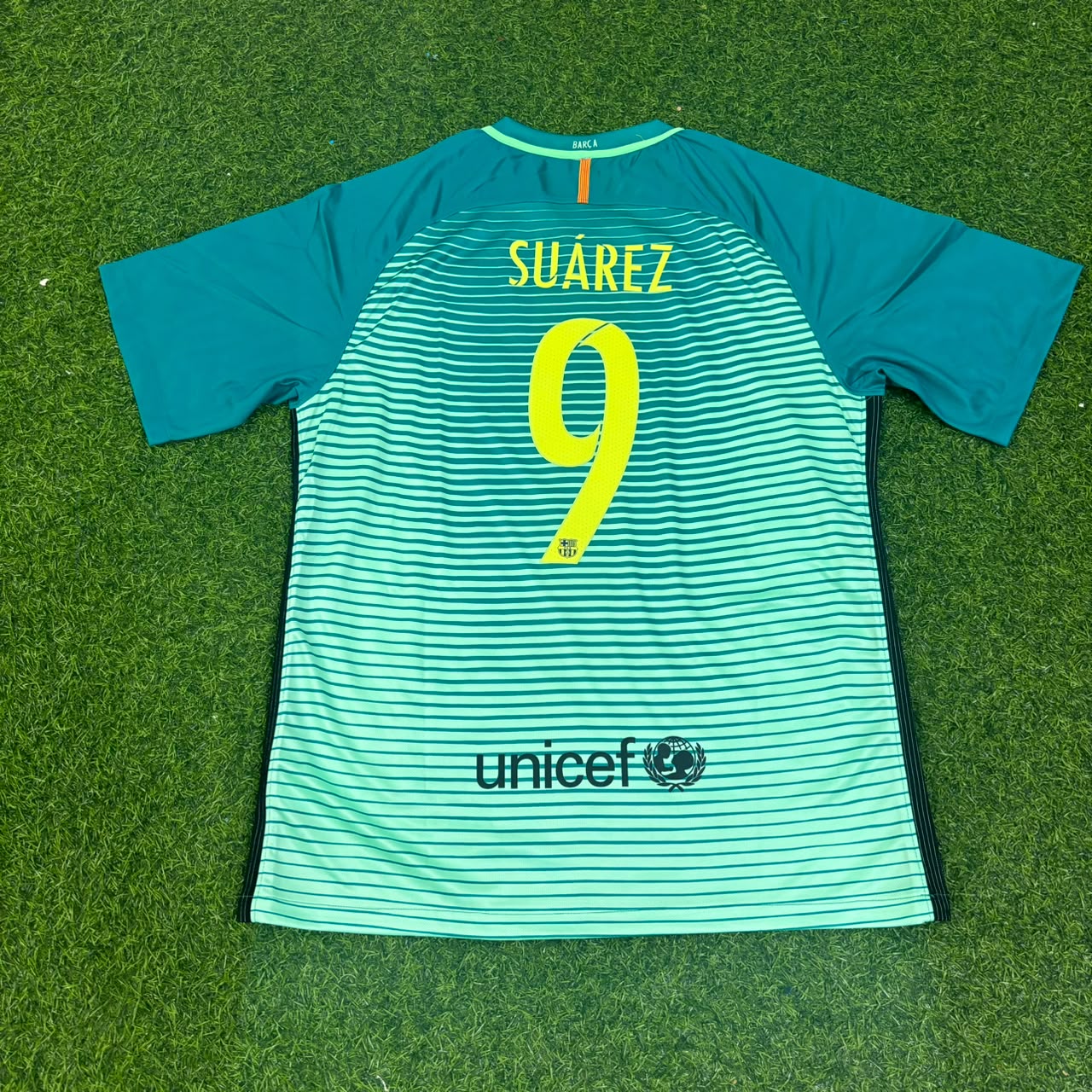 Luis Suárez #9 Barcelona 2016/17 Away Retro Football Jersey