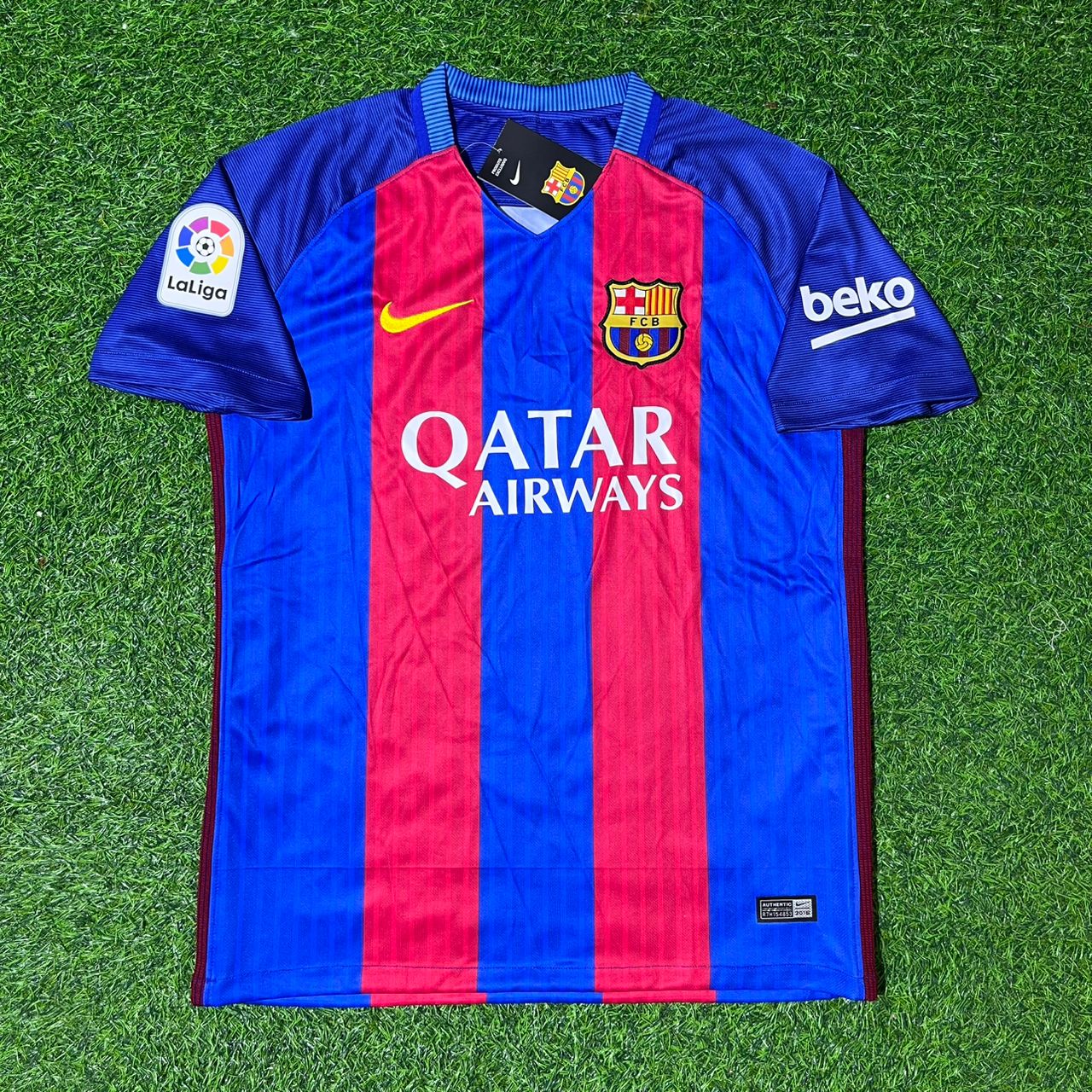 FC Barcelona Luis Suarez #9 2016-2017 Home Retro Football Jersey