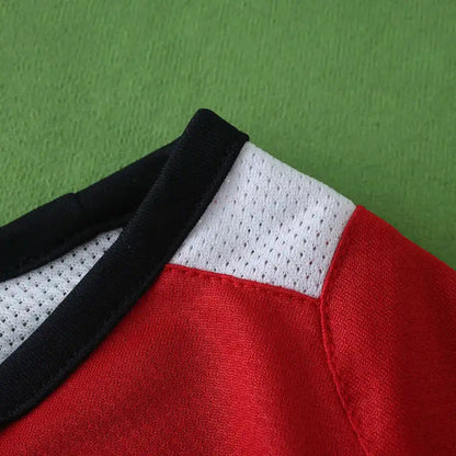 Manchester United 2005/06 Retro Kids Football Jersey Kit