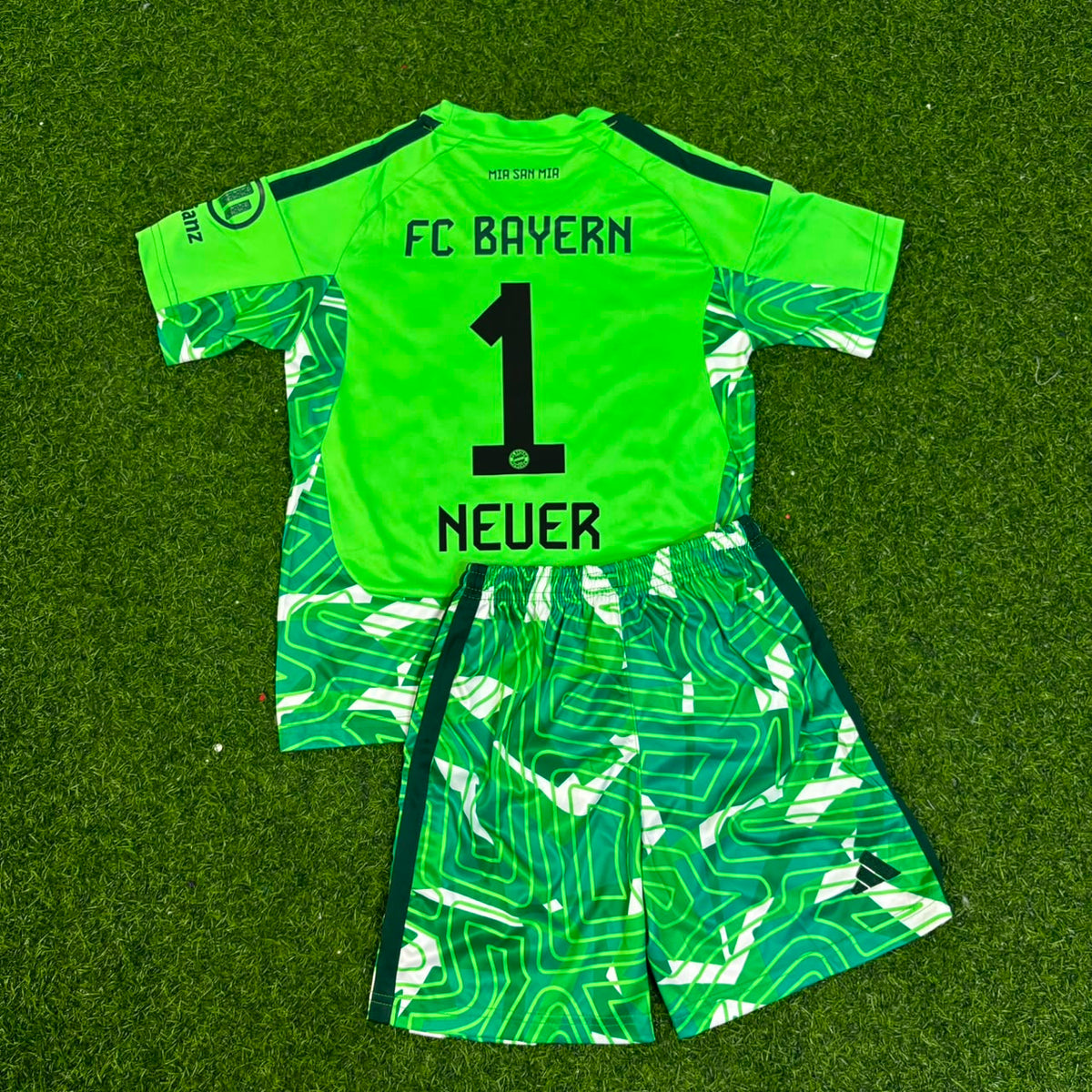Manuel Neuer Bayern Munich Green Goalkeeper Football Jersey