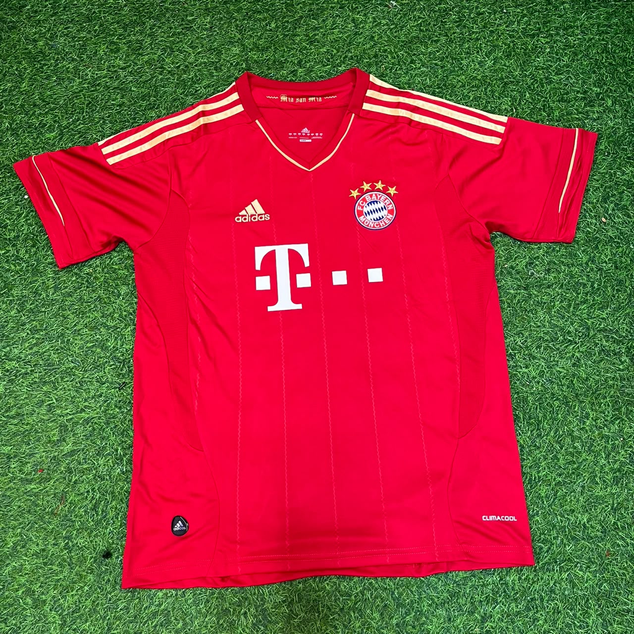 Mario Gómez #33 Bayern Munich 2011-2013 Football Jersey Kit