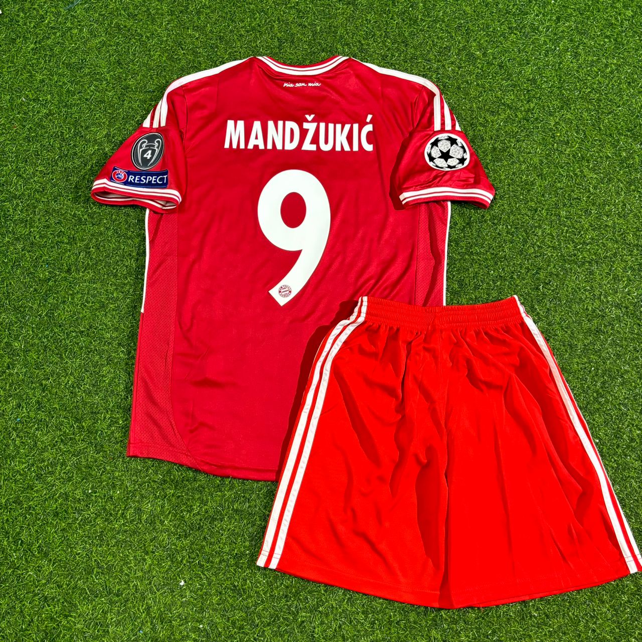 Mario Mandžukić #9 Bayern Munich 2013 Champions League Final Kids Retro Football Jersey Kit