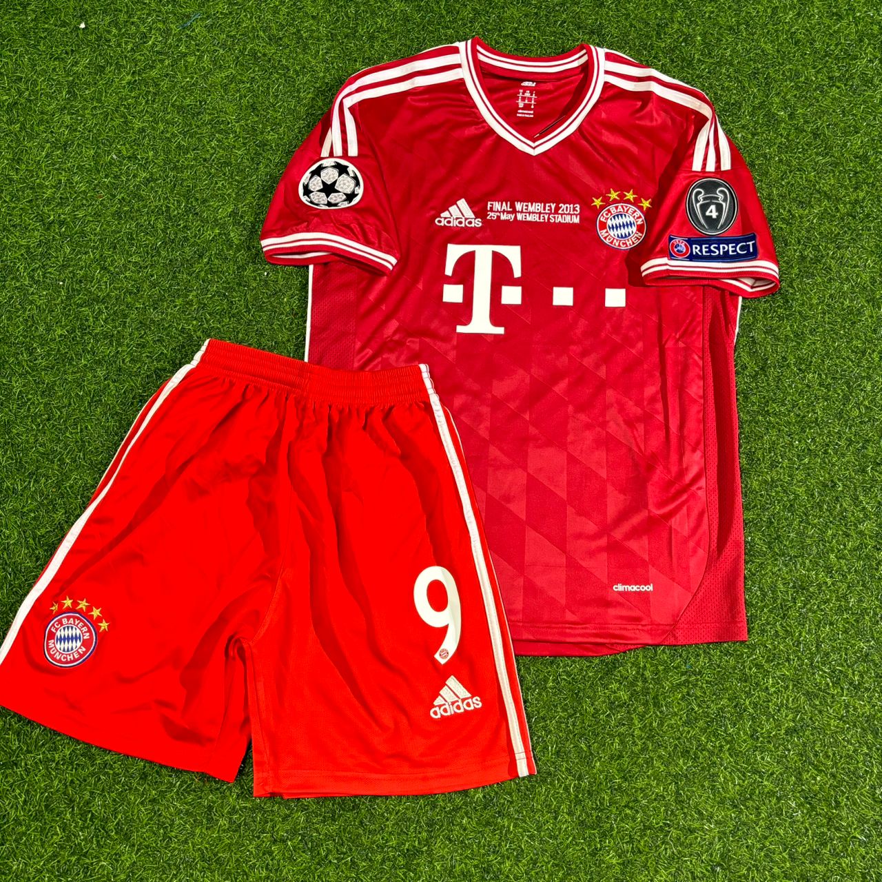 Mario Mandžukić #9 Bayern Munich 2013 Champions League Final Kids Retro Football Jersey Kit
