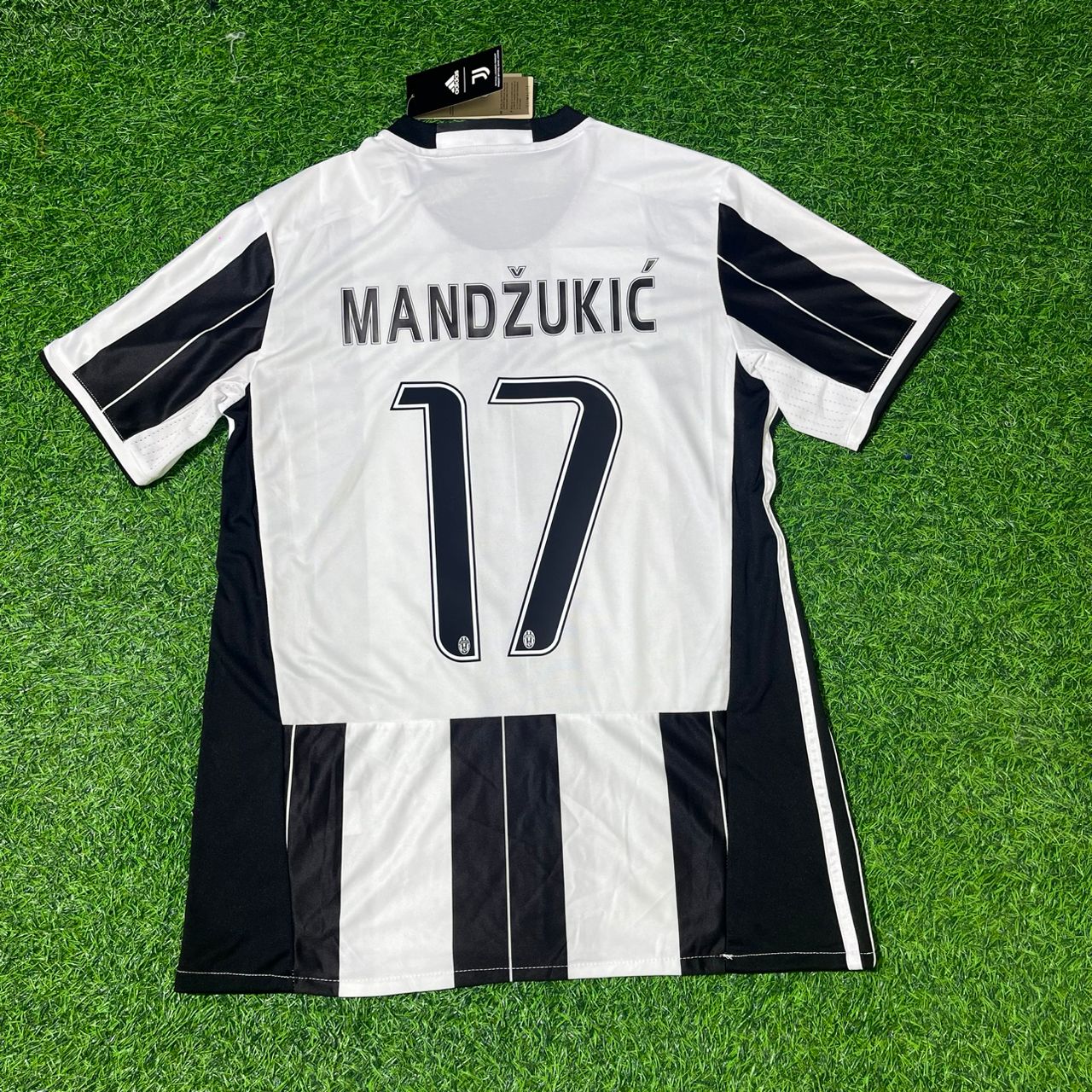 Mario Mandzukic Juventus 2016/17 Home Retro Football Jersey Collection