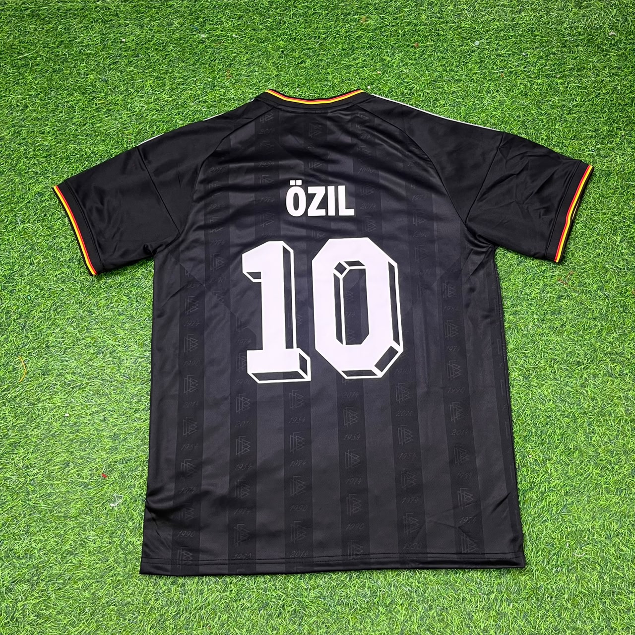 Mesut Özil 10 Germany Black Retro Football Jersey Kit