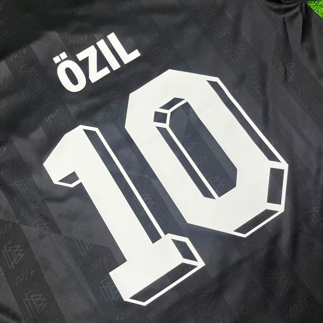 Mesut Özil 10 Germany Black Retro Football Jersey Kit