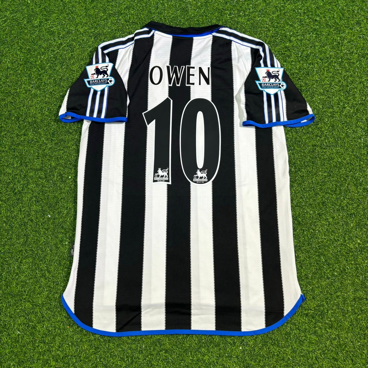 Michael Owen #10 Newcastle United Retro Football Jersey Kit