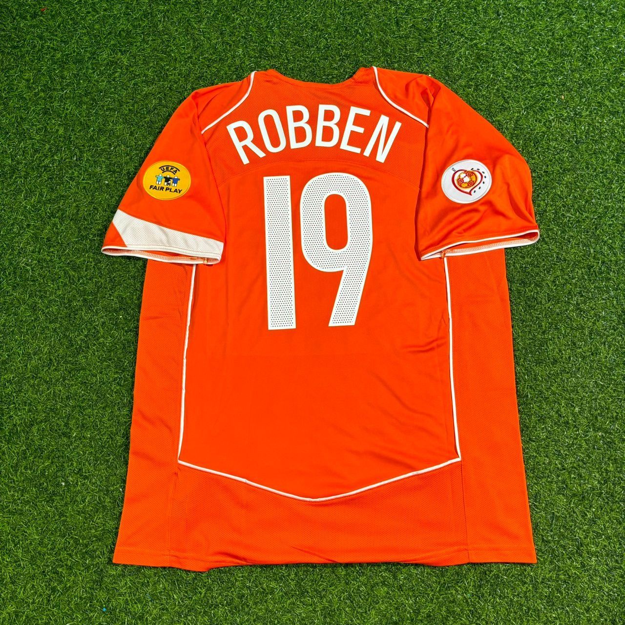Netherlands EURO 2004 Arjen Robben Retro Home Football Jersey front view