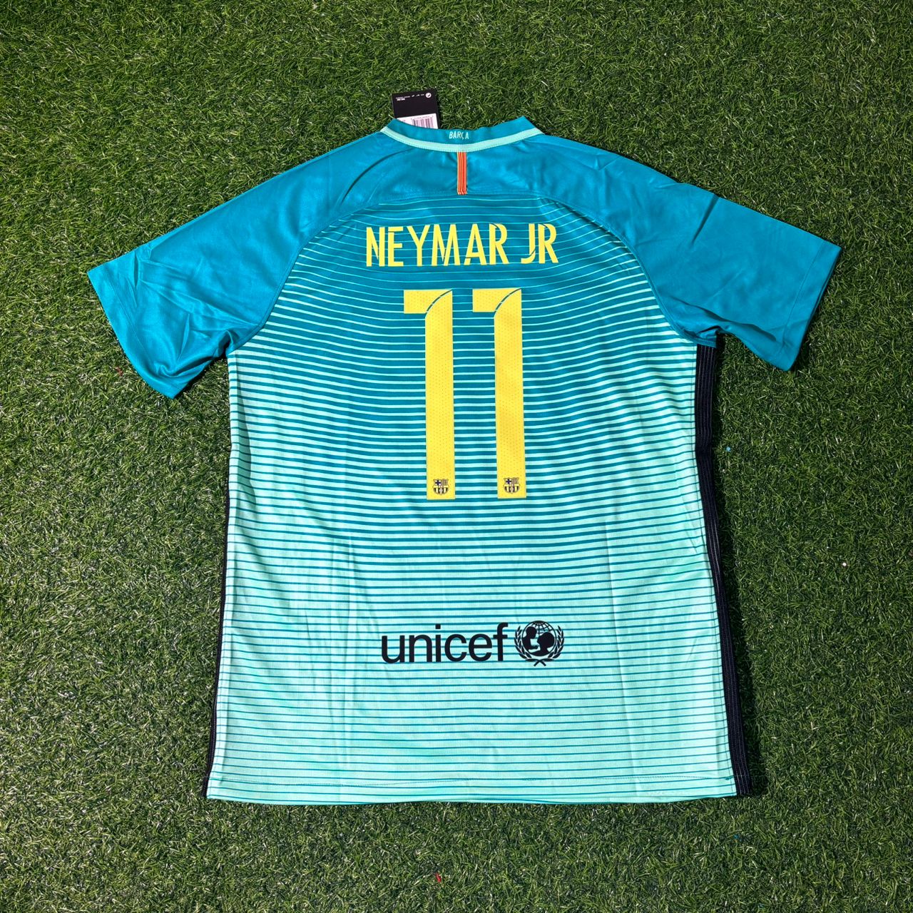 Barcelona Neymar JR – 2016/17 Away Retro Football Jersey