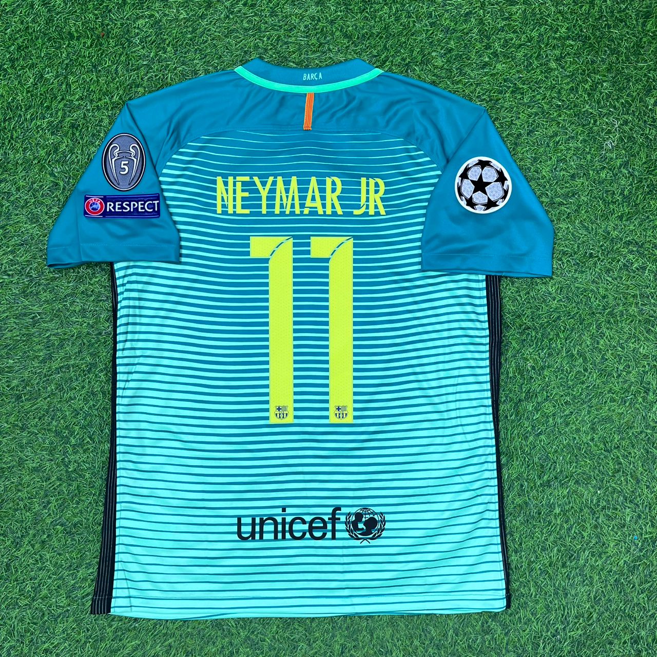 Barcelona Neymar Jr. 2016-2017 Away Retro Football Jersey