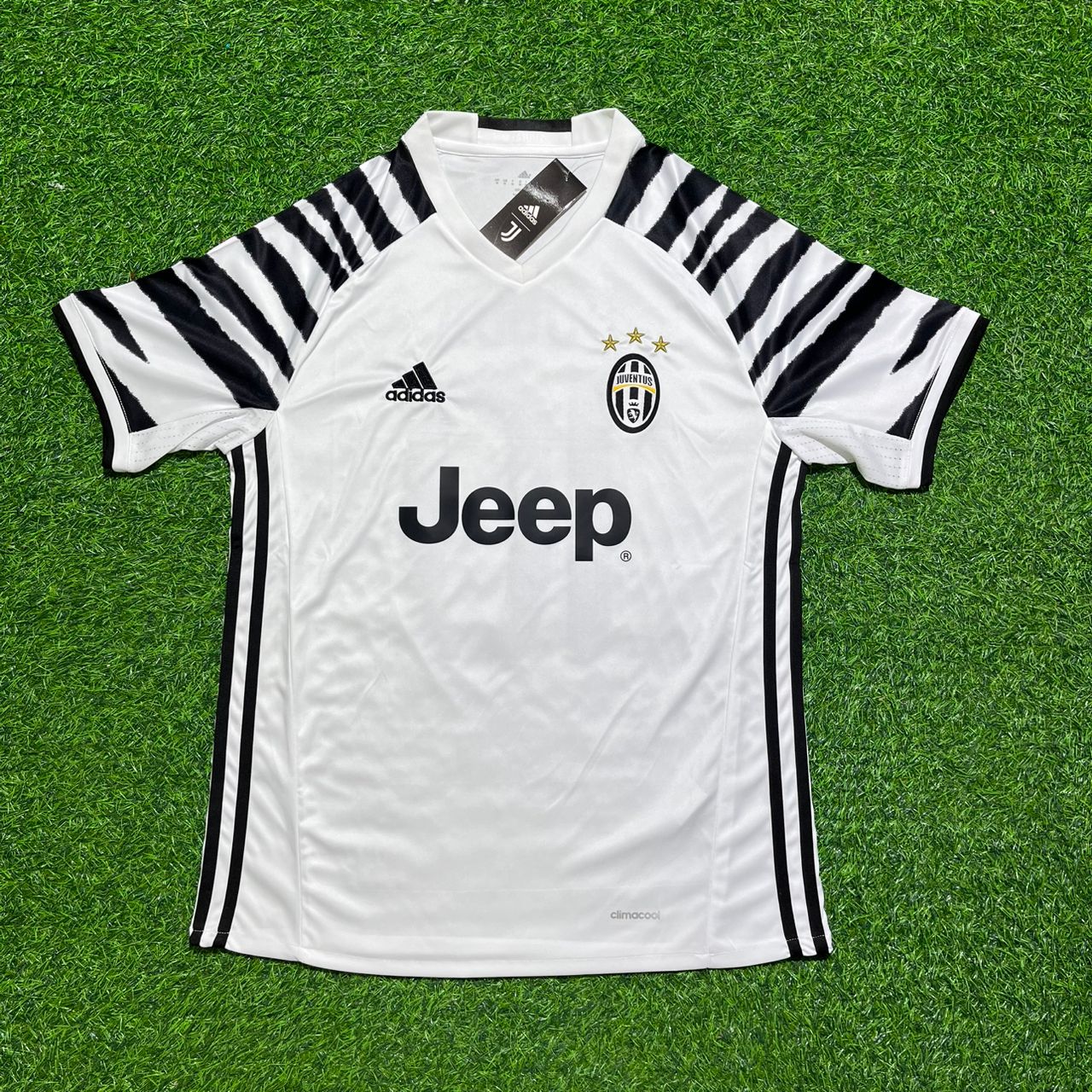 Juan Cuadrado #7 Juventus 2016 2017 Away White Retro Football Jersey Kit