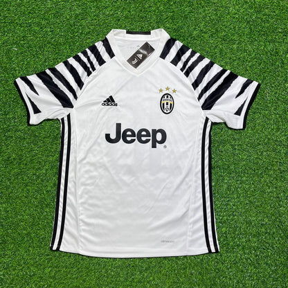 Mario Mandzukic #17 Juventus 2016 2017 Away White Retro Football Jersey Kit