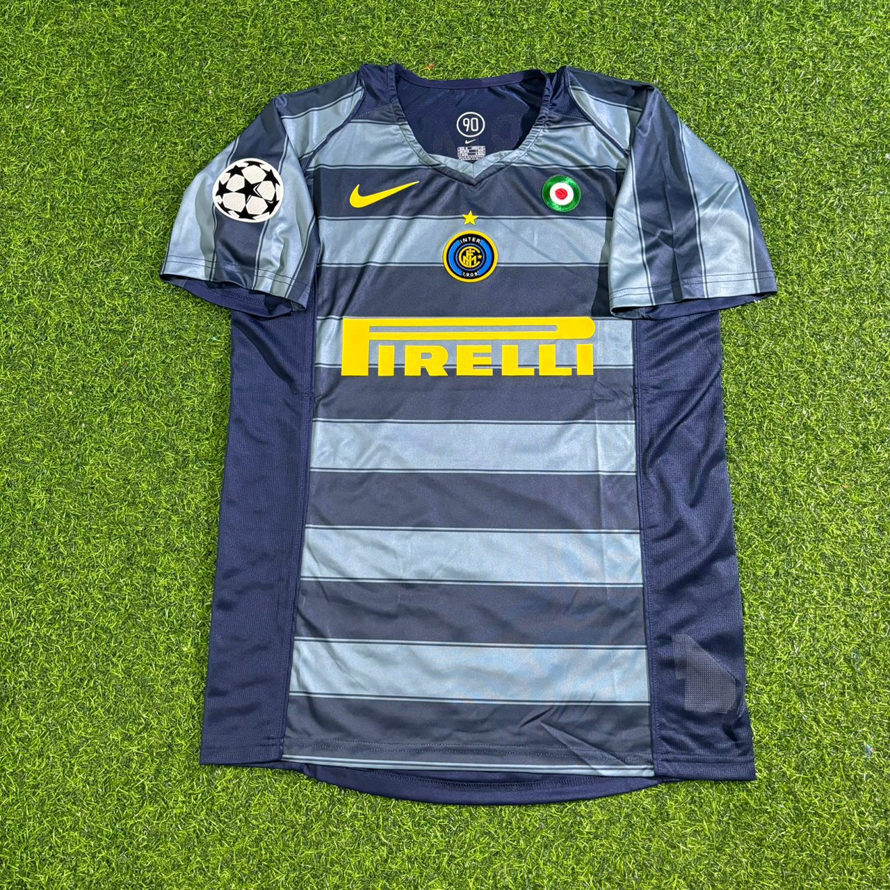 Esteban Cambiasso #19 Inter Milan 2004/05 Retro Football Jersey Kit