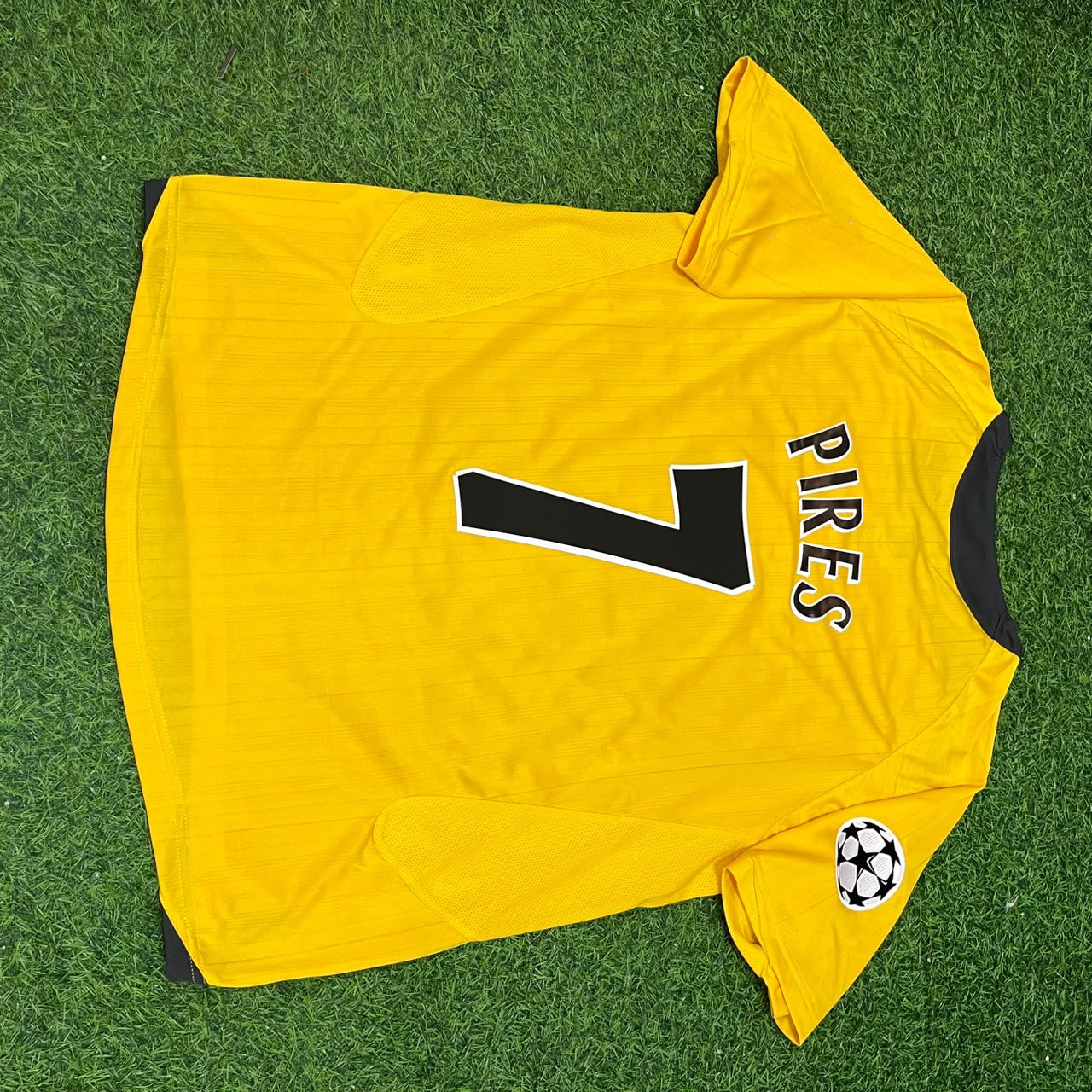 Robert Pires 7 - Arsenal 2005/06 Yellow Retro Football Jersey Kit