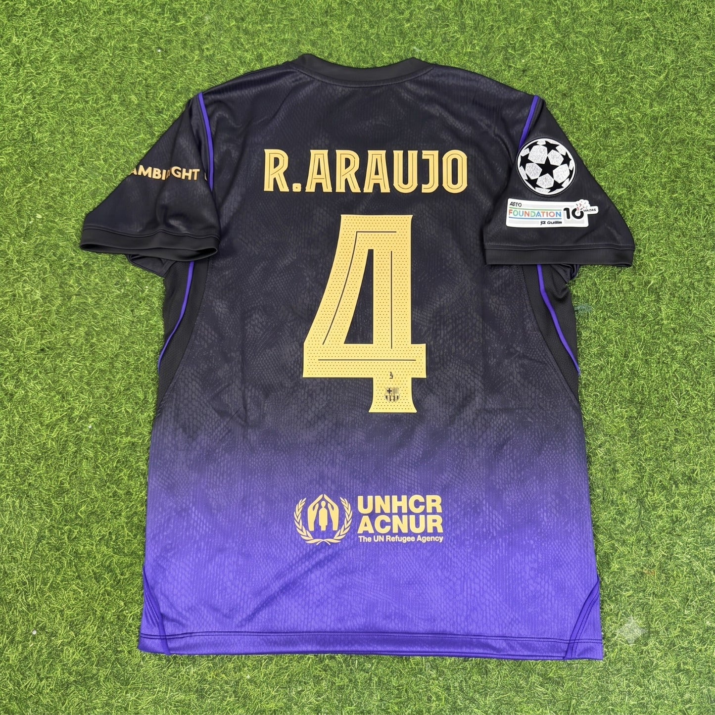 Ronald Araújo #4 Barcelona 2027 Champions League Patch Away Football Jersey